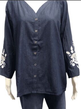 The Skyline Collection Navy Button-Front Women’s Top